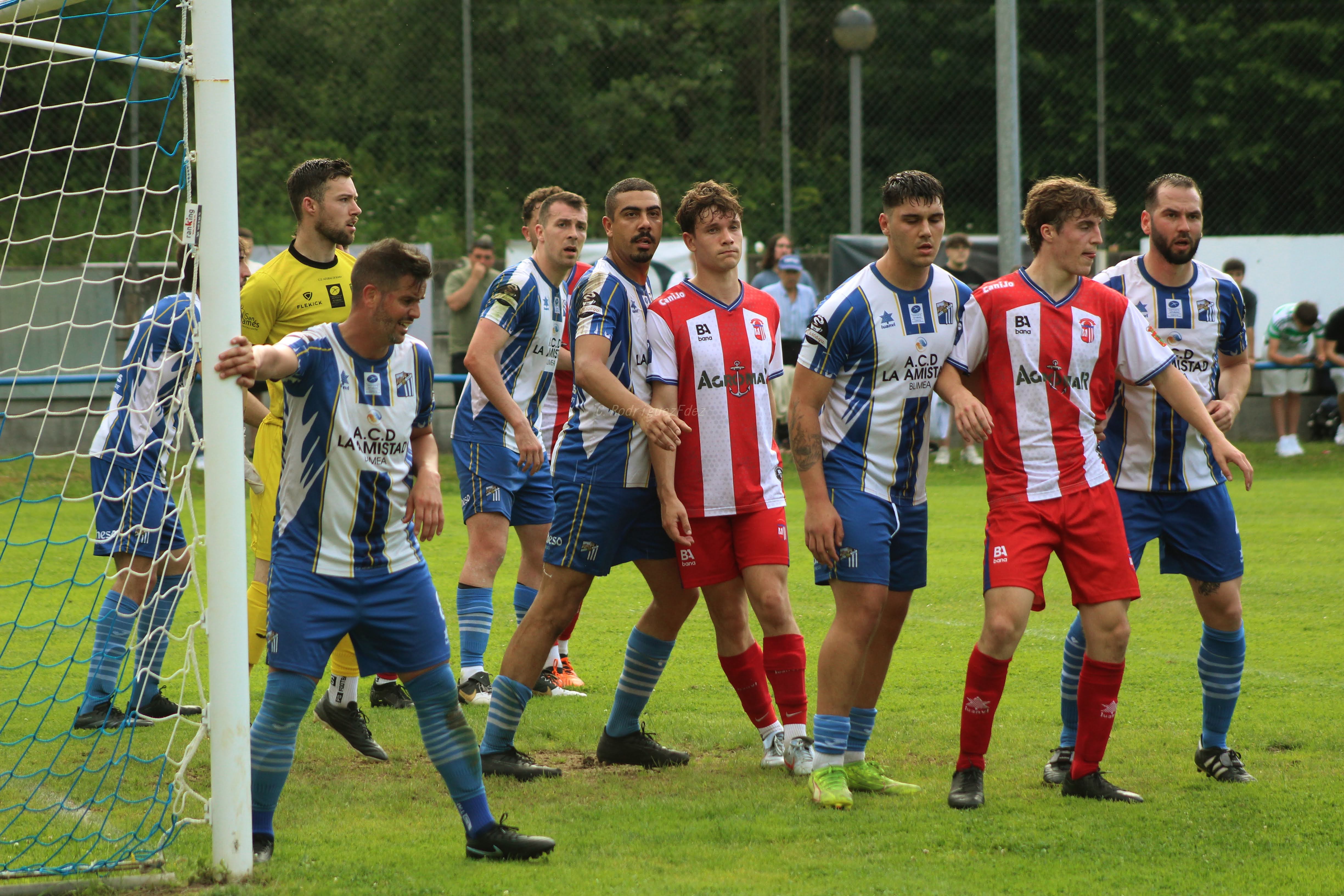 Concentración en el área rival