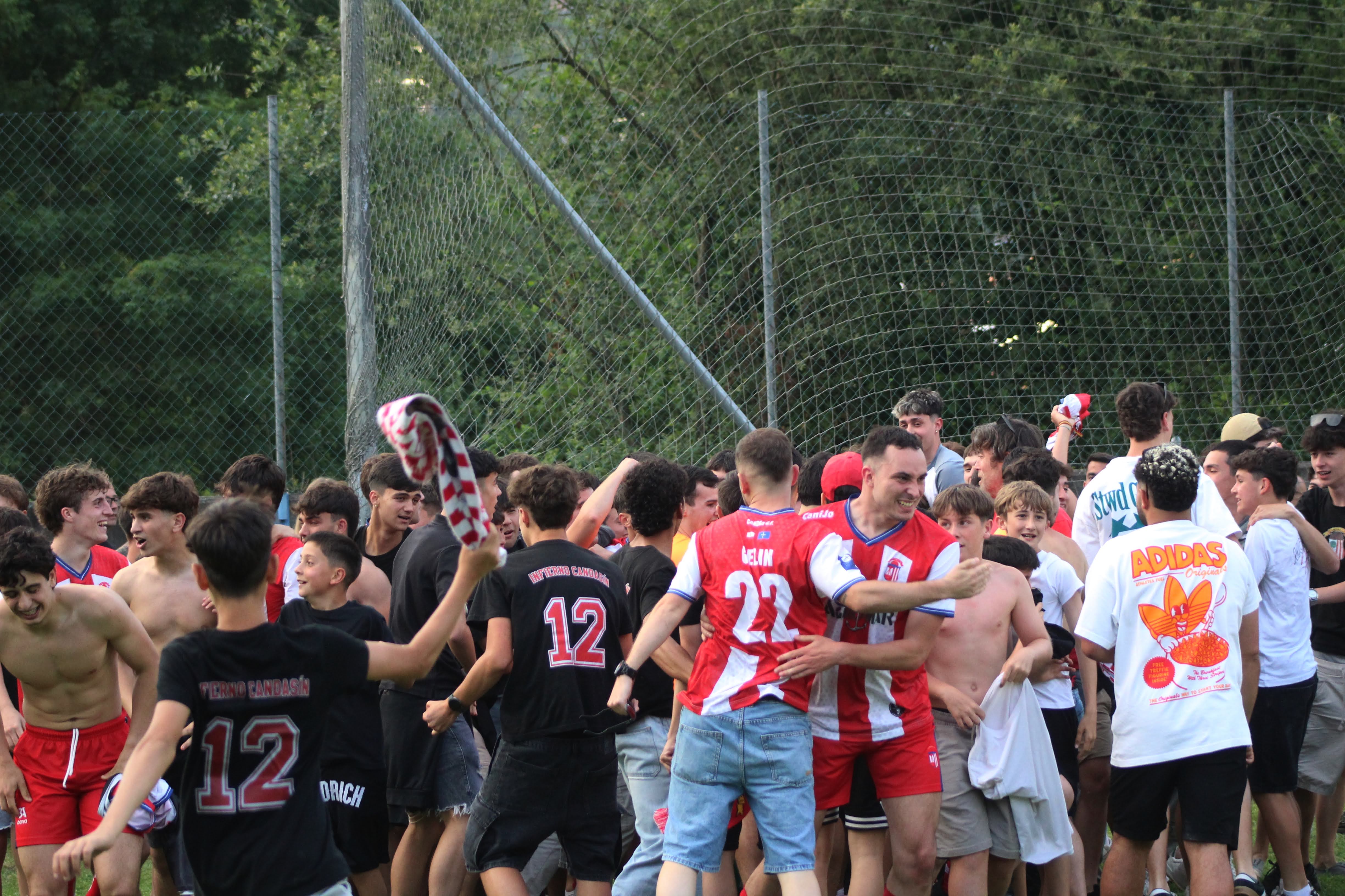 Jugadores y afición, juntos en la celebración